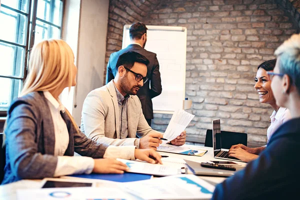 Gente de negocios teniendo reunión — Foto de Stock