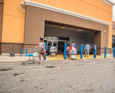 Snellville, Ga / USA - 03: 20: Covid-19 salgını sırasında insanların panik alışveriş yaptığını görmek