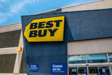 Duluth, Ga / USA - 07 05: 20: Market girişindeki Best Buy logosunun görüntüsü