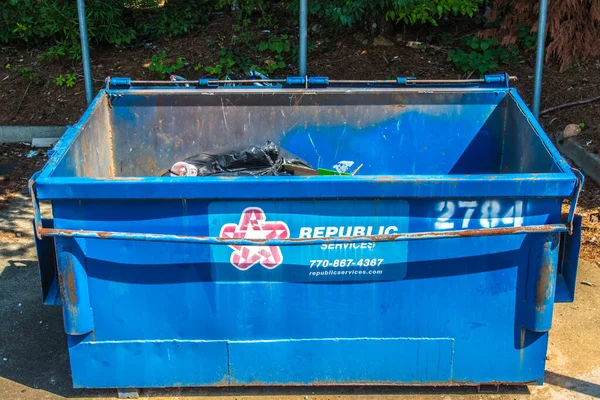 Duluth Usa Blue Open Top Dumpster — Stock Photo, Image