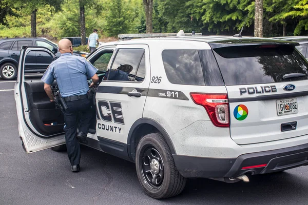 Gwinnett County Usa Policista Nastupuje Policejního Suv Okresu Gwinnett — Stock fotografie