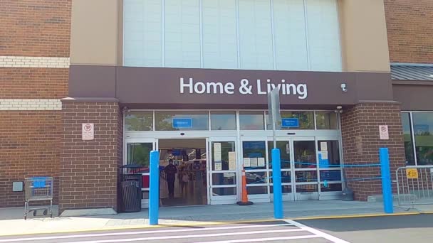 Redakcja Gwinnett County Usa Seniorzy Wchodzący Walmartu Masce Twarz — Wideo stockowe