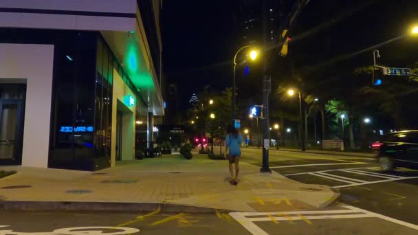 Downtown Atlanta Lady Blauen Kleid Auf Dem Seitenweg — Stockvideo