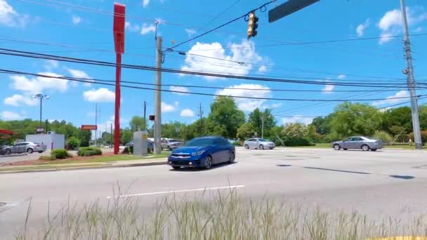 Tráfico Una Intersección Peach Orchard Road Augusta — Vídeo de stock