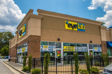 Snellville, Ga / USA - 07 14 20: Göz Laboratuarı binası ve imza