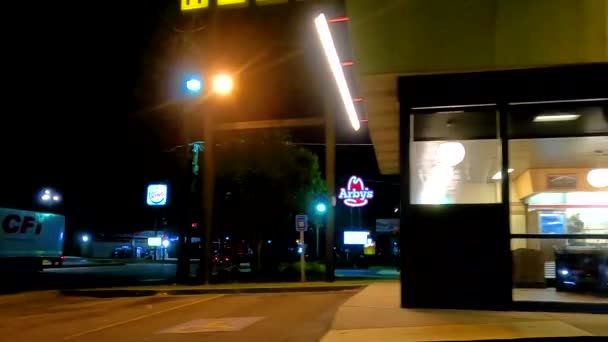 Madison Waffle House Close Workers Customers Wearing Face Masks 1Am — Stock Video