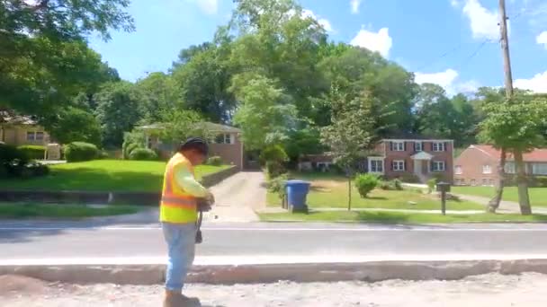 Gwinnett县Ga Usa 20道路建筑工人和工业设备路过 — 图库视频影像