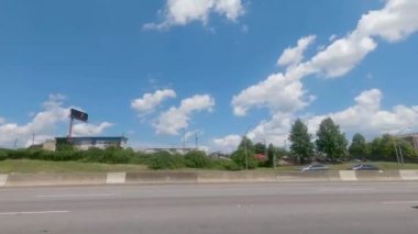 Atlanta Ga 07.14.20 Köprülerin altından geçen 20 eyaletten şehrin ufuk çizgisi 