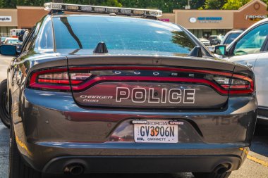 Gwinnett County, Ga / USA - 07 09: 20: Siyah bir Polis Kruvazörü 'nün arka görüntüsü
