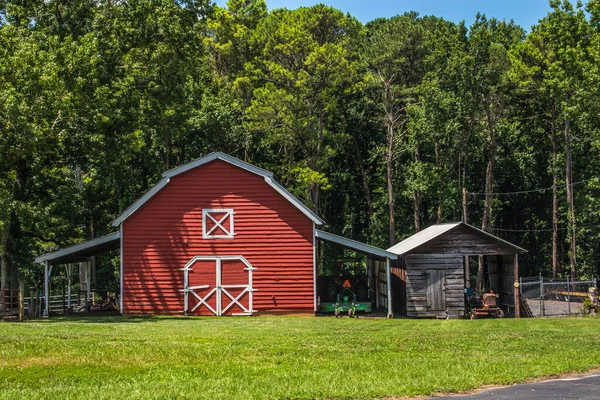 Gwinnett County Usa Ένας Κόκκινος Και Λευκός Παλιός Αχυρώνας Στη — Φωτογραφία Αρχείου