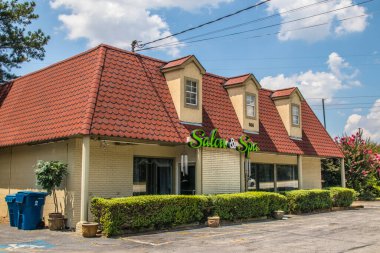 Snellville, Ga / USA - 07: 20 Yeşil manzaralı Salon ve Spa binası