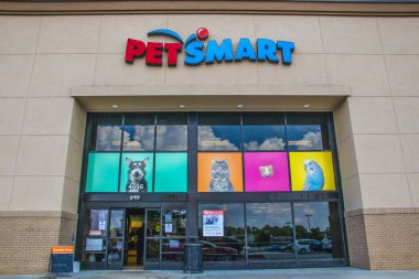 Loganville, Ga / USA - 07: 20: Pet Smart 'ın işareti ve girişi
