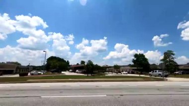 7.20.20 Loganville Ga itfaiye aracı yavaş çekimde geçiyor.