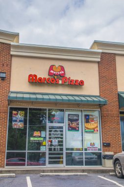 Doraville, Ga / USA - 07 06 20: Marco 'nun Pizza tabelası ve girişi