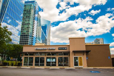 Atlanta, Ga / USA - 05: 31 20: 00 ayaklanmalar sırasında yağmalanan Starbucks kahvesi 