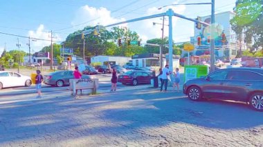 7.23.20 Siyahi Yaşamı Önemli Protestocular Anıtta Dr Protestocular Araba kornası imzalıyorlar