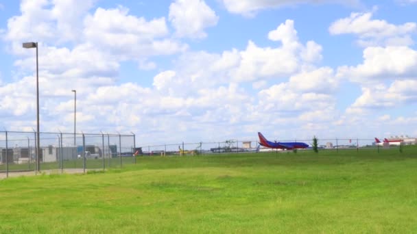 Atlanta Usa Hartsfield Jackson International Airport Flight Tower Green Fields — стокове відео