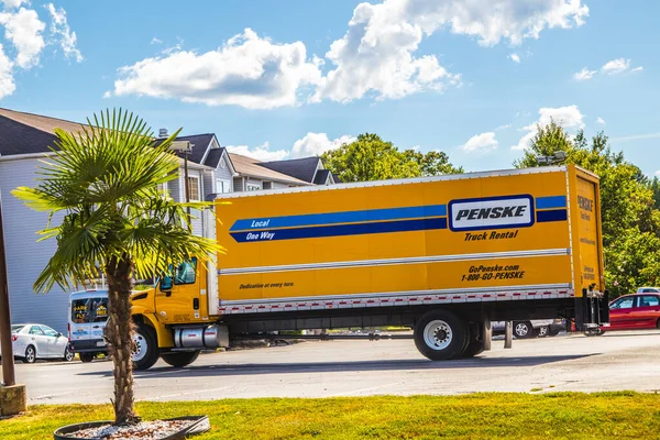 Atlanta Usa Camión Penske Estacionado Microtel Inn Wyndham — Foto de Stock