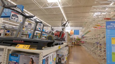 Centerville, Ga / USA - 07: 25 20: Walmart bisiklet rafları boş 