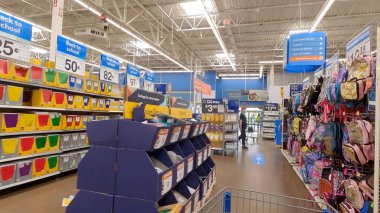 Centerville, Ga / USA - 07: 25 20: Walmart Okul bölümüne geri döndü