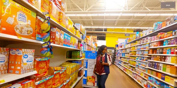 Centerville Usa Trabajador Walmart Tiene Máscara Puesto Que Walmart Requiere — Foto de Stock