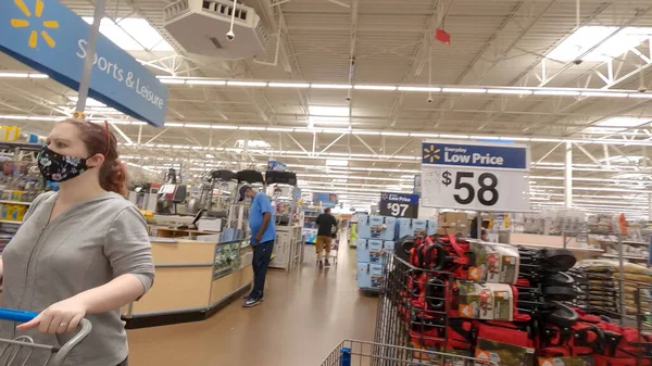 Centerville Usa Clientes Walmart Usam Máscaras Faciais Durante Pandemia Covid — Fotografia de Stock