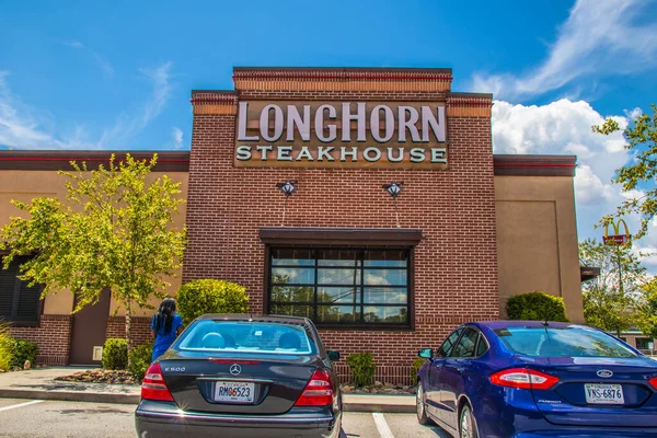 Conyers Usa Longhorn Steakhouse Building Sign Person View Cars — Foto de Stock