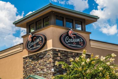 Conyers, Ga / USA - 07 27: 20: Coaxum 'un Alçak Ülke Mutfağı tabelası