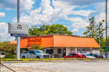 Conyers, Ga / USA - 07: 27 20: Uzaktan Hooters görüntüsü