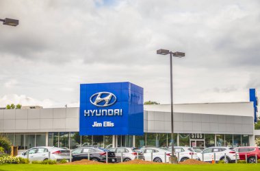 Gwinnett County, Ga / USA - 07 06 20: Buford Hwy 'deki Jim Ellis Hyundai bayiliği