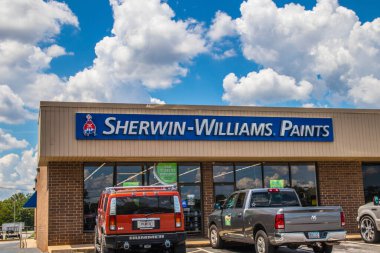 Conyers, Ga / USA - 07: 27 20: Sherwin-Williams Pains 'e park etmiş arabalar