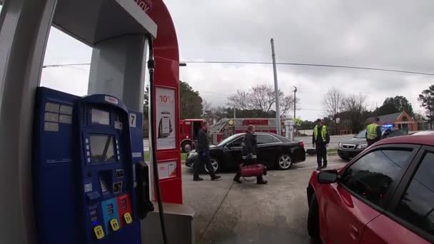 Cops Fireman Gas Station — Stock Video