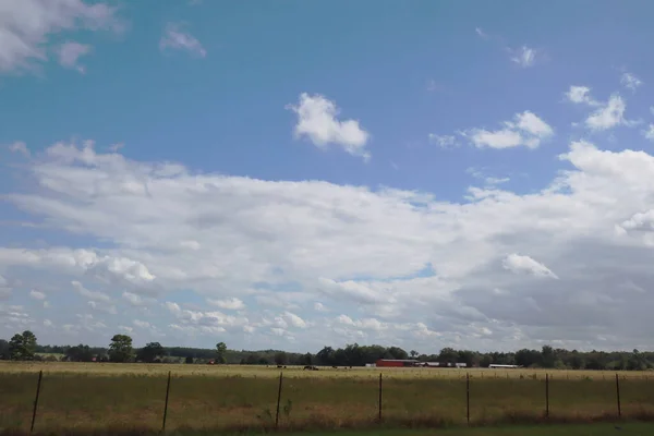 Augusta Usa Gårdslandskap Med Moln Och Blå Himmel — Stockfoto