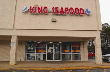 Dekalb County, Ga / USA - 02 29 20: King Seafood tabelası ve girişi