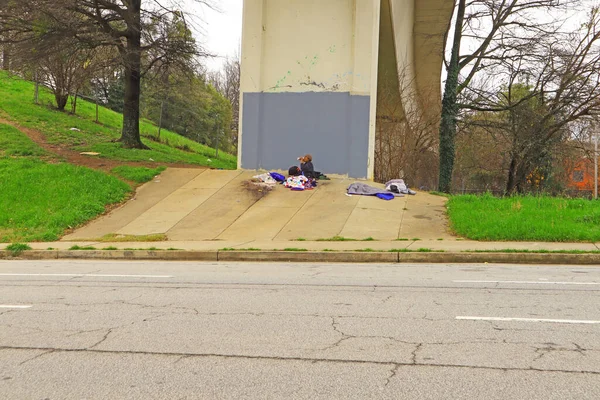 Atlanta Usa Homeless Man Camped Out Bridge Just Downtown Atlanta — Foto de Stock