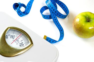 Terazi, yeşil elma, soyutlanmış, beyaz, zayıflamış, düzgün beslenme, sağlık