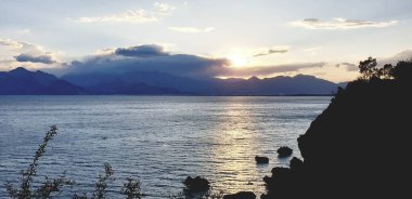 Sahilde güzel bir gün batımı