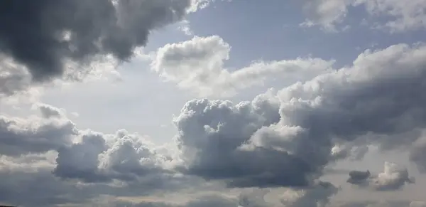 Nuages Dans Ciel Bleu — Photo