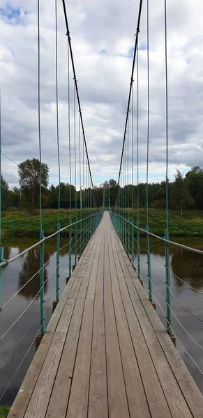 Most Wiszący Nad Rzeką — Zdjęcie stockowe