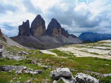 Lavaredo Dolomiti 'nin üç zirvesi August drei zinnen