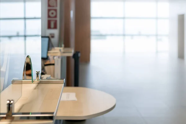 Nahaufnahme Schutzschirm Gegen Die Covid Einem Büro Mit Aufmerksamkeit Für — Stockfoto