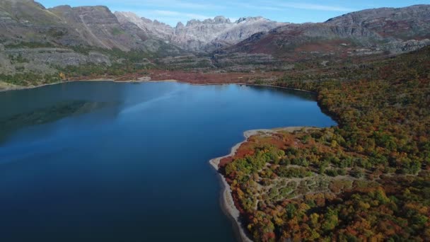 Lagunas Epu Lauquen Otoño Grandes Montañas Rocosas Los Andes Fondo — Vídeo de stock