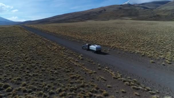 Van Trailer Motorhome Steppe Patagonia Argentina Riding Gravel Lonely Road — Stock Video