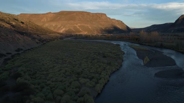 Antenowe Drone Sceny Barrancas Rzeki Zachód Złote Godziny Wietrzny Dzień — Wideo stockowe