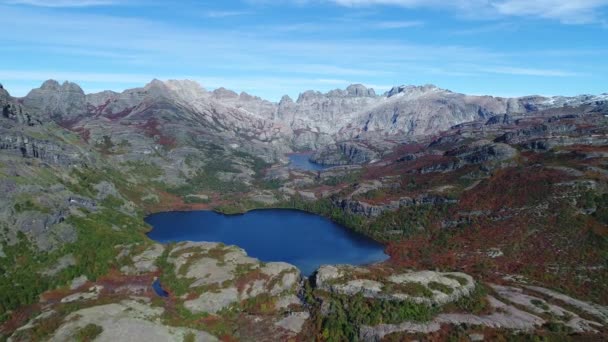 Lagunas Epu Lauquen Otoño Grandes Montañas Rocosas Los Andes Fondo — Vídeos de Stock