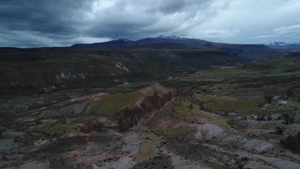 Los Bolillos Formation Rocheuse Érodée Rouge Sur Les Glissements Montagne — Video