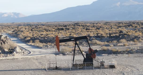 Plataforma Bomba Trabajo Movimiento Hacia Arriba Hacia Abajo Extracción Petróleo — Vídeo de stock