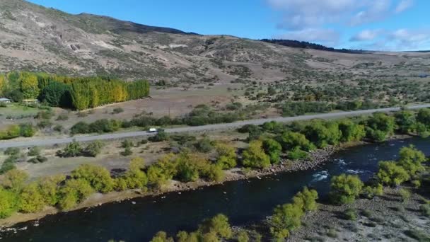 Scène Aérienne Drone Rivière Pulmari Avec Rochers Steppe Montagnes Arbres — Video