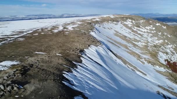 Εναέριο Κηφήνα Σκηνή Του Χιονισμένο Batea Mahuida Ηφαίστειο Στην Αργεντινή — Αρχείο Βίντεο
