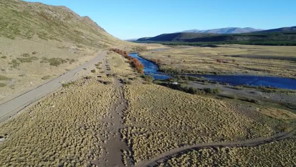 Escena Aérea Drones Estepa Otoño Otoño Río Nahueve Neuquén Norte — Vídeos de Stock